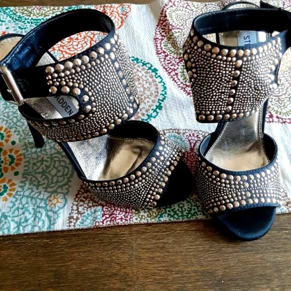 Steve Madden Shoes - Steve Madden Gold and Black Size 6 High Heels